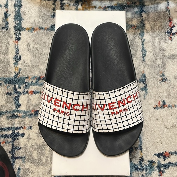 Givenchy - Picture 2 of 3